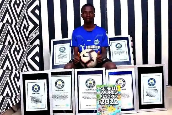 Un Nigérian de 15 ans qui détient 8 records du monde Guinness reçoit une bonne nouvelle